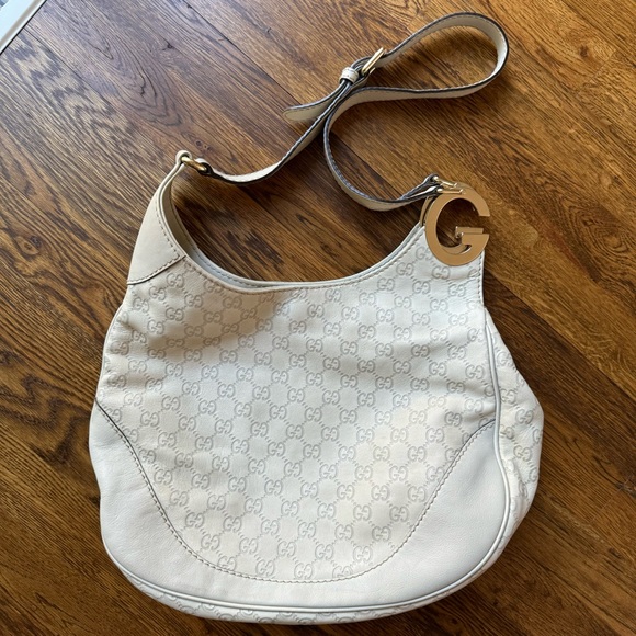 Gucci Handbags - 💕SOLD💕 Gucci Guccissima Ivory Leather Charlotte Hobo Bag (w/ COA)